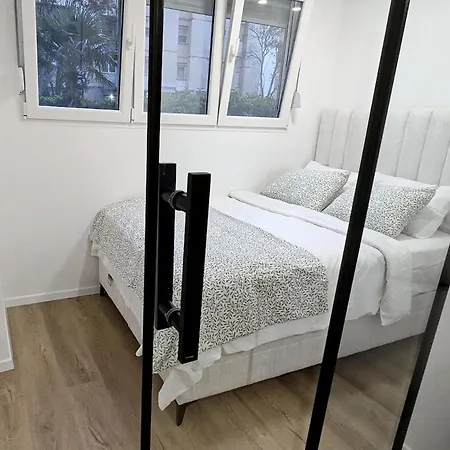 Apartment Modern Cozy In With Free Parking *